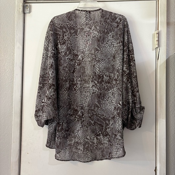 Vince Camuto Sheer Cardigan Kimono Snake Print Python One Size Cover Up Gray - Picture 4 of 7